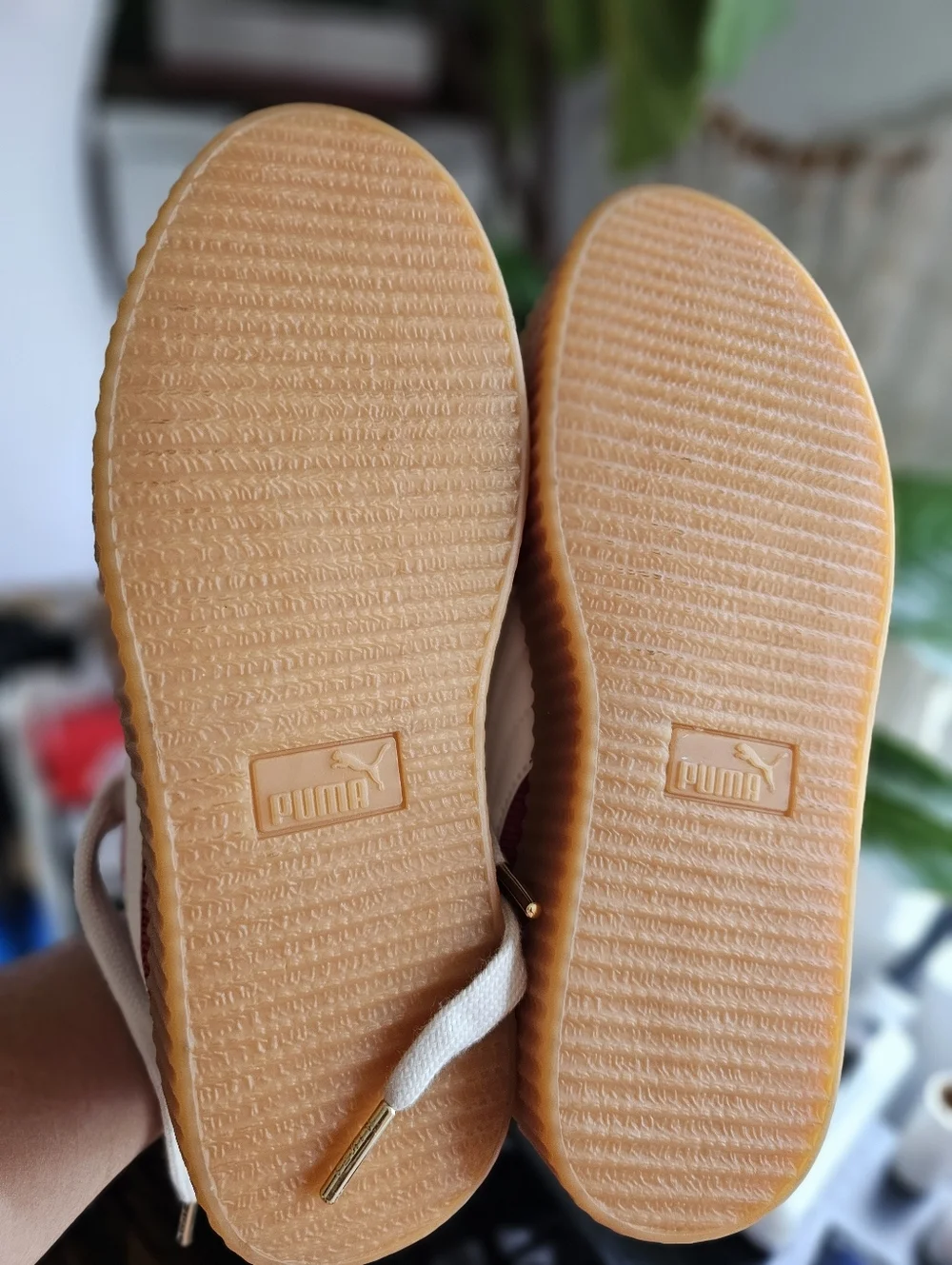 NWOT PUMA Platform Corduroy Sneakers in Burgundy with Gum Sole